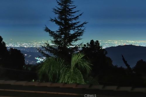3001 Cloudcrest Rd, Glendale CA  91214-1304 exterior