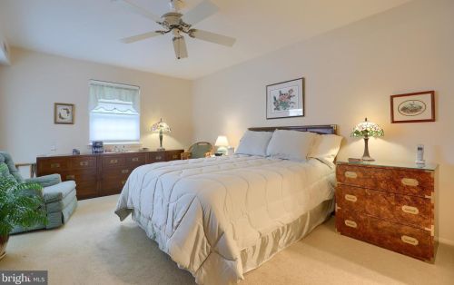 185 Valleybrook Dr, Lancaster PA  17601-4620 exterior