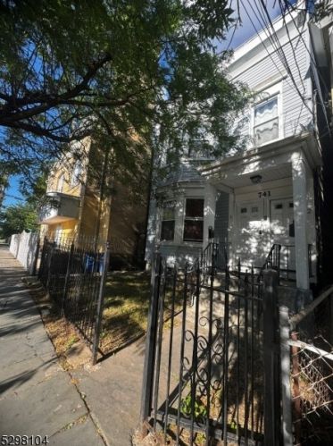 741 Summer Ave, Newark, NJ 07104-3505