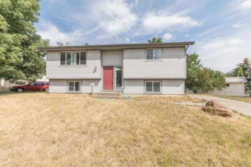 105 Holladay Dr, Amber, WA 99004-1107