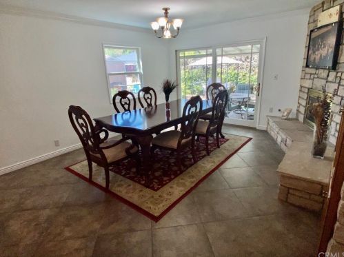 1102 Riviera Dr, Santa Ana CA 92706-1543 exterior