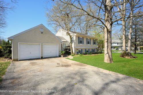 100 Johnathan Rd, Lakehurst, NJ 08759-6012