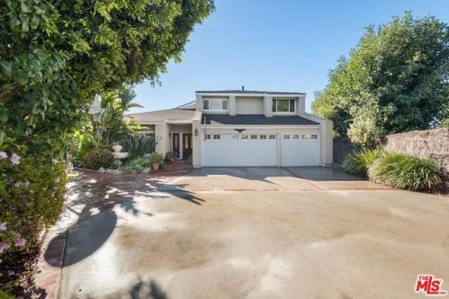 22520 Jameson Dr, Calabasas, CA 91302-5852