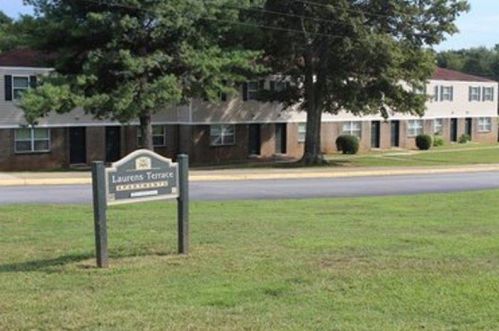 700 Laurens Terrace Dr, Laurens, SC 29360-3278