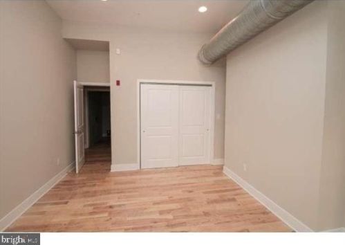 113 Gay St, Philadelphia, PA 19127-1323