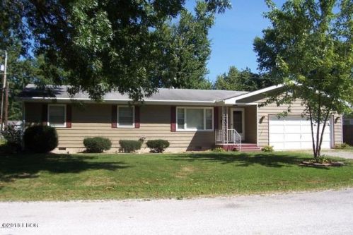 732 Lovell St, Salem, IL 62881-1431