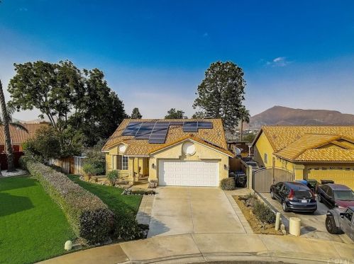 4280 Estrada Dr, Riverside, CA 92509-7230
