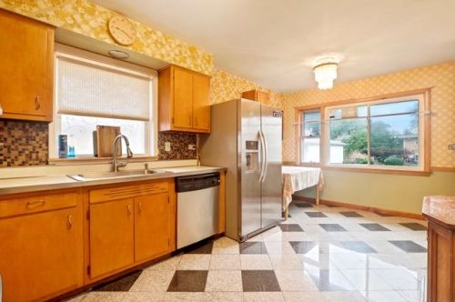 8749 Merrill St, Niles IL  60714-1922 exterior