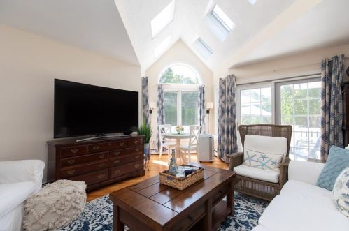 30 Forrestal Dr, Westerly RI  02891-1114 exterior