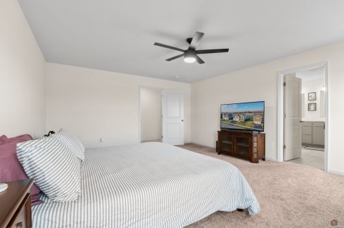 542 Colchester Dr, Oswego IL  60543-5208 exterior