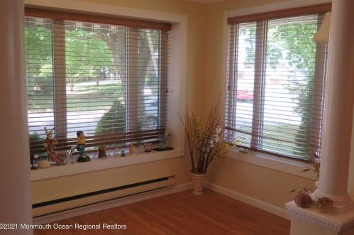 7 Valley Forge Dr, Lakehurst, NJ 08759-1630