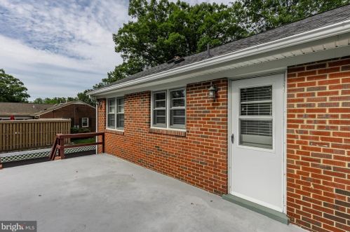 7209 Lamar Dr, Springfield VA  22150-3129 exterior