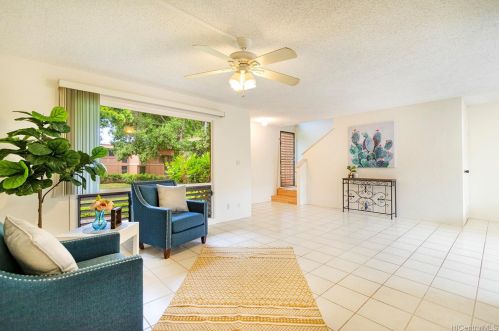 385 Haleloa Pl, Honolulu, HI 96821-2212
