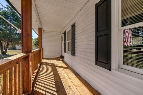 130 Glory Ln, Mount Airy, GA 30563-3653