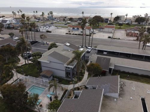 17132 Pacific Coast Hwy, Huntington Beach, CA 92649-4127