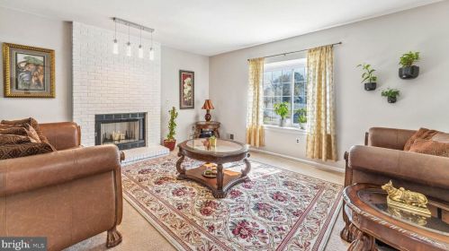 14 Geraldine Rd, East Windsor, NJ 08520-2630