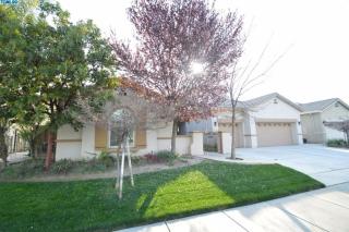 2116 Vickie St, Visalia, CA 93291-8539