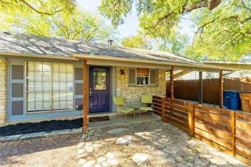 1901 Fair Oaks Dr, Austin TX  78745-2811 exterior