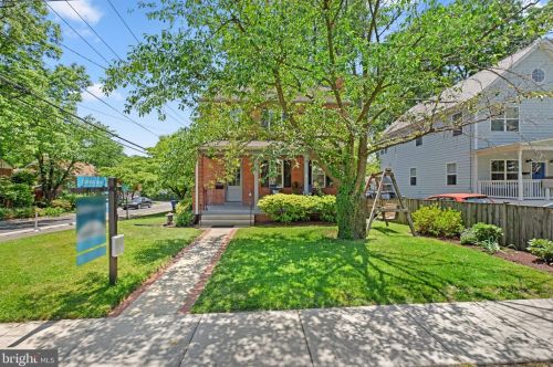 800 Easley St, Silver Spring MD 20910-4587 exterior