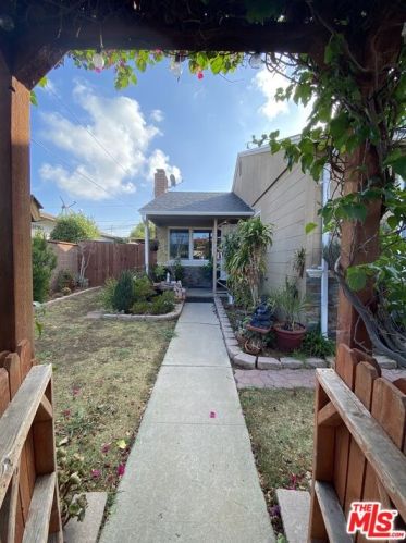 11602 Van Ness Ave, Hawthorne, CA 90250-1936