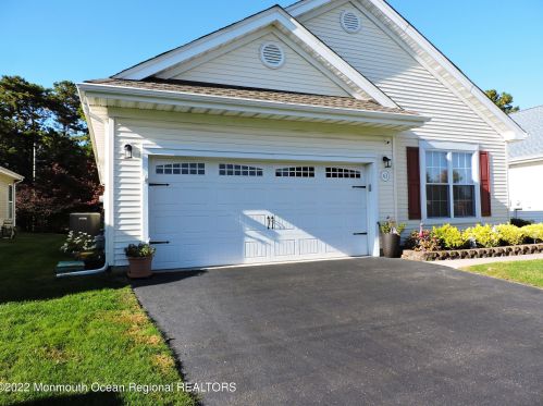 43 Kirkby Ln, Lakehurst, NJ 08759-6677