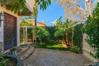6884 Peach Tree Rd, Carlsbad, CA 92011-3953
