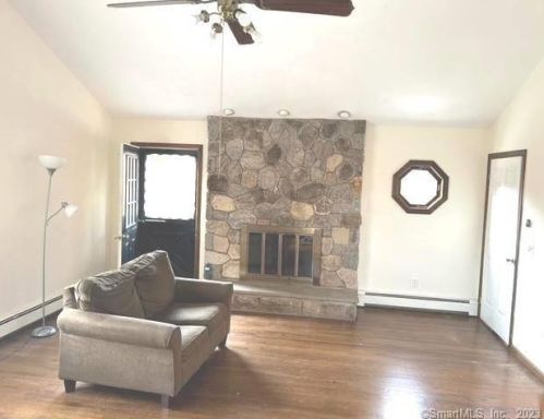 51 Chestnut Hill Rd, Norwalk CT  06851-2515 exterior