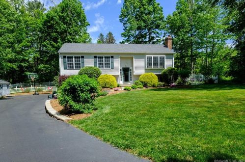 20 Sunset Dr, East Hampton, CT 06424-1617