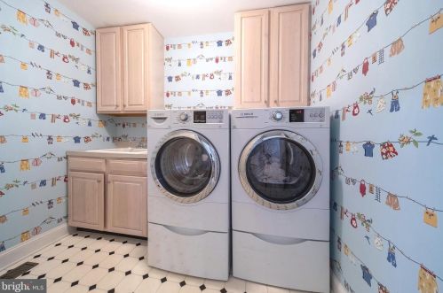 19 Walker Dr, Princeton NJ 08540-2324 exterior