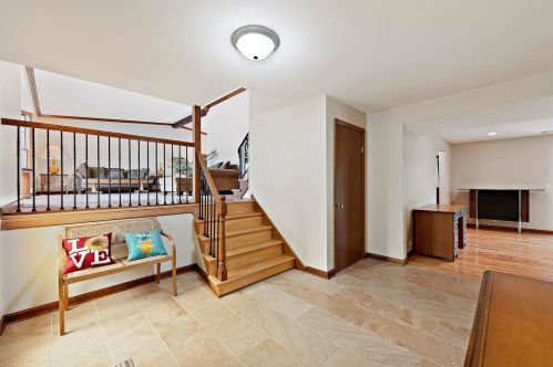 911 Crabtree Dr, Arlington Hts, IL 60004-2623