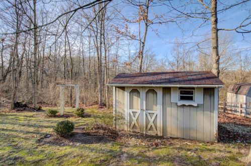 9639 Fallsridge Ct, Cincinnati OH 45231-2885 exterior