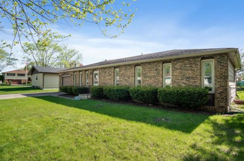 9537 Arthur St, Crown Point, IN 46307-2028