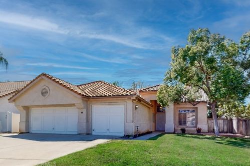 1204 Avenida Floribunda, San Jacinto CA  92583-5208 exterior