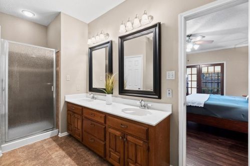 206 Deep Dl Ln, Conroe TX  77304-7208 exterior