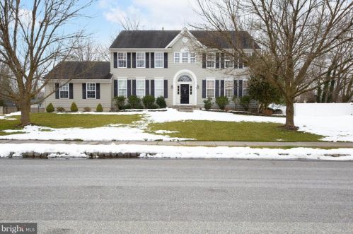 8 Lantern Ln, Pilesgrove, NJ 08098-1346