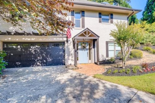 290 Halah Cir, Atlanta GA  30328-5241 exterior