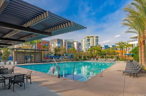 53 Waldorf, Irvine CA  92612-1066 exterior