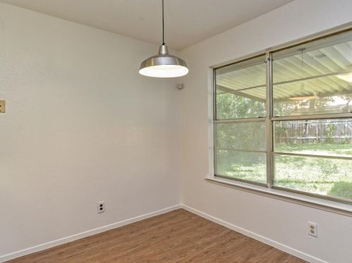 5204 Emerald Forest Dr, Austin TX  78745-2125 exterior