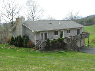 299 Doe Dr, Boone, NC 28607-9445