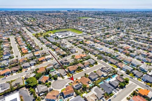 9781 Cathay Cir, Huntington Beach CA  92646-4817 exterior