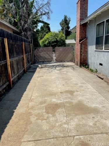 858 23rd St, San Bernardino, CA 92405-3616