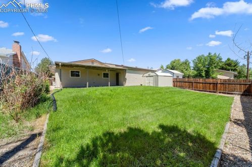 2040 Oakwood Ln, Pueblo CO  81005-2531 exterior