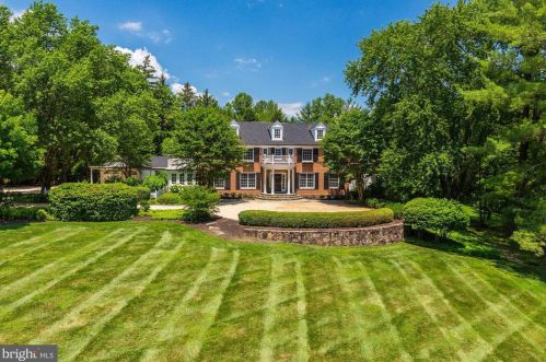 1201 Towlston Rd, Great Falls, VA 22066-2216