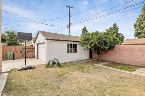 15005 Cranbrook Ave, Hawthorne CA  90250-8476 exterior