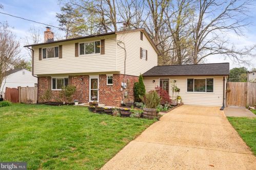 8811 Kenilworth Dr, Springfield VA  22151-1103 exterior