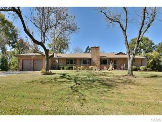 3659 Twin Oaks Dr, Pacific, MO 63069-4102