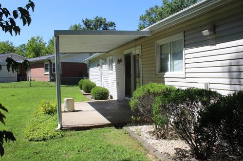 11808 Birmington Dr, Hazelwood, MO 63044-2804