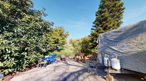 14741 Foothill Rd, Santa Paula, CA 93060-9733