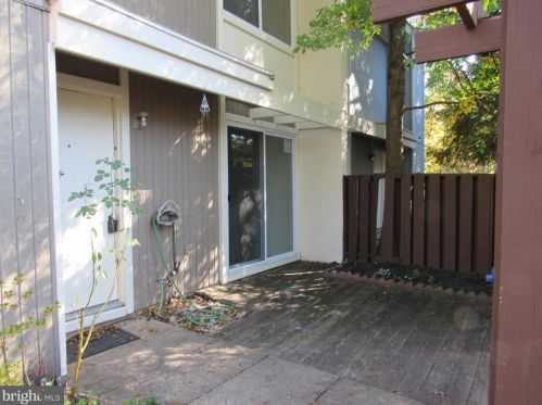 2202 Southgate Sq, Herndon VA  20191-1214 exterior