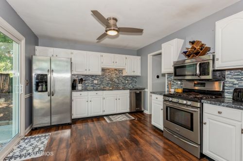 1480 Spinnaker Ln, Hanover Park, IL 60133-6267